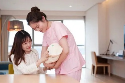 新手月嫂別再亂擔(dān)心了寶寶這27種情況都是正常的