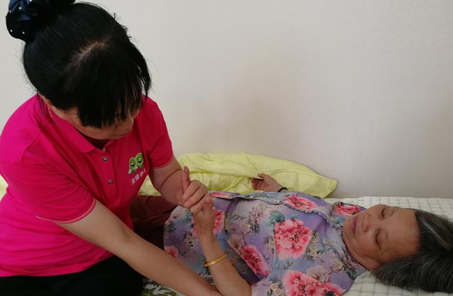 老人住家陪護(hù)有什么需要注意的？
